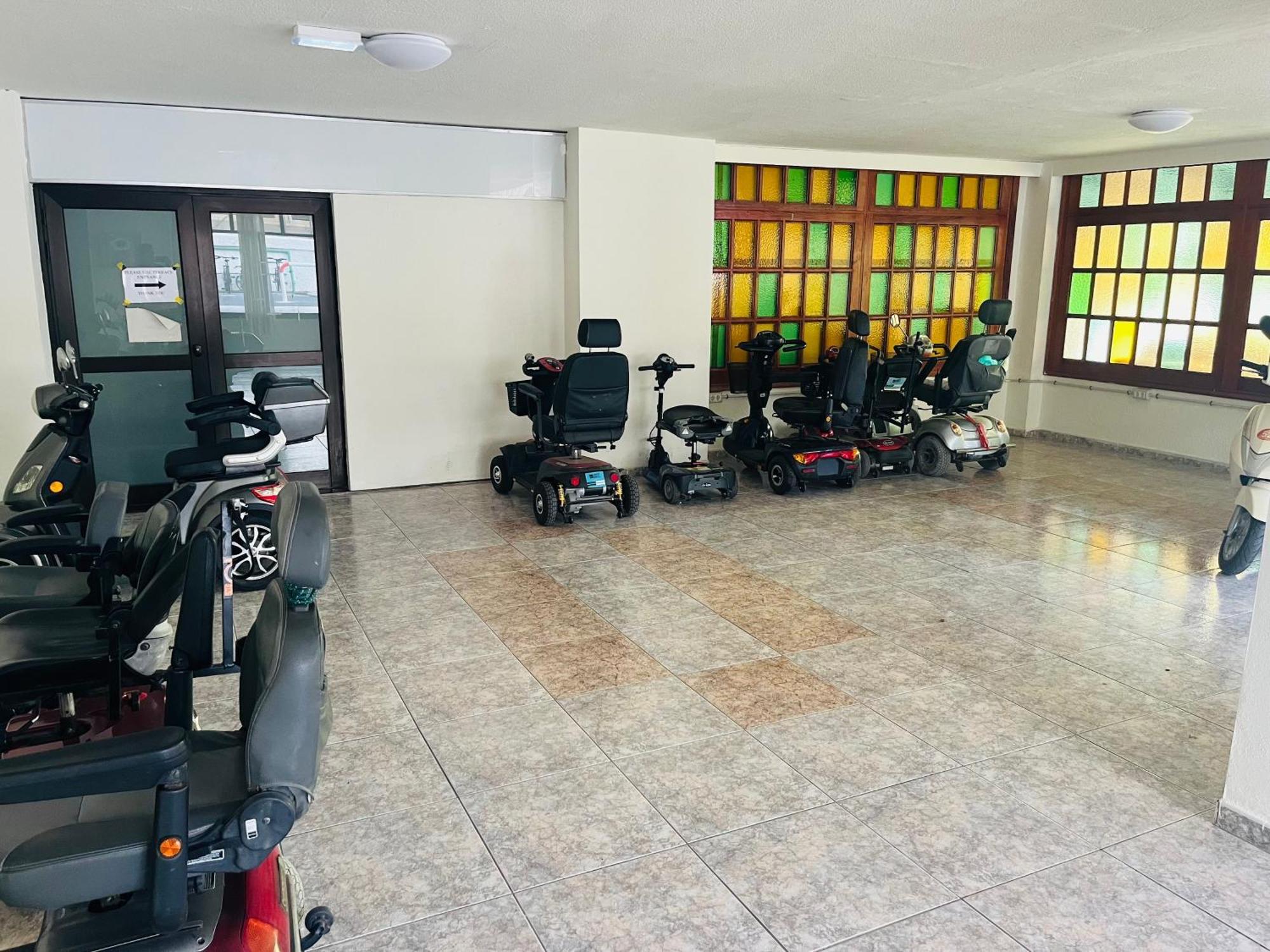 ארונה Superbe Appartement A Las Americas Torres Del Sol מראה חיצוני תמונה